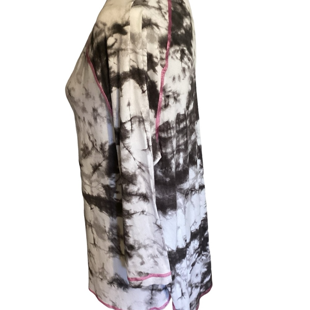 SNOSKINS Abstract Pullover Top In Medium EUC - Picture 2 of 7